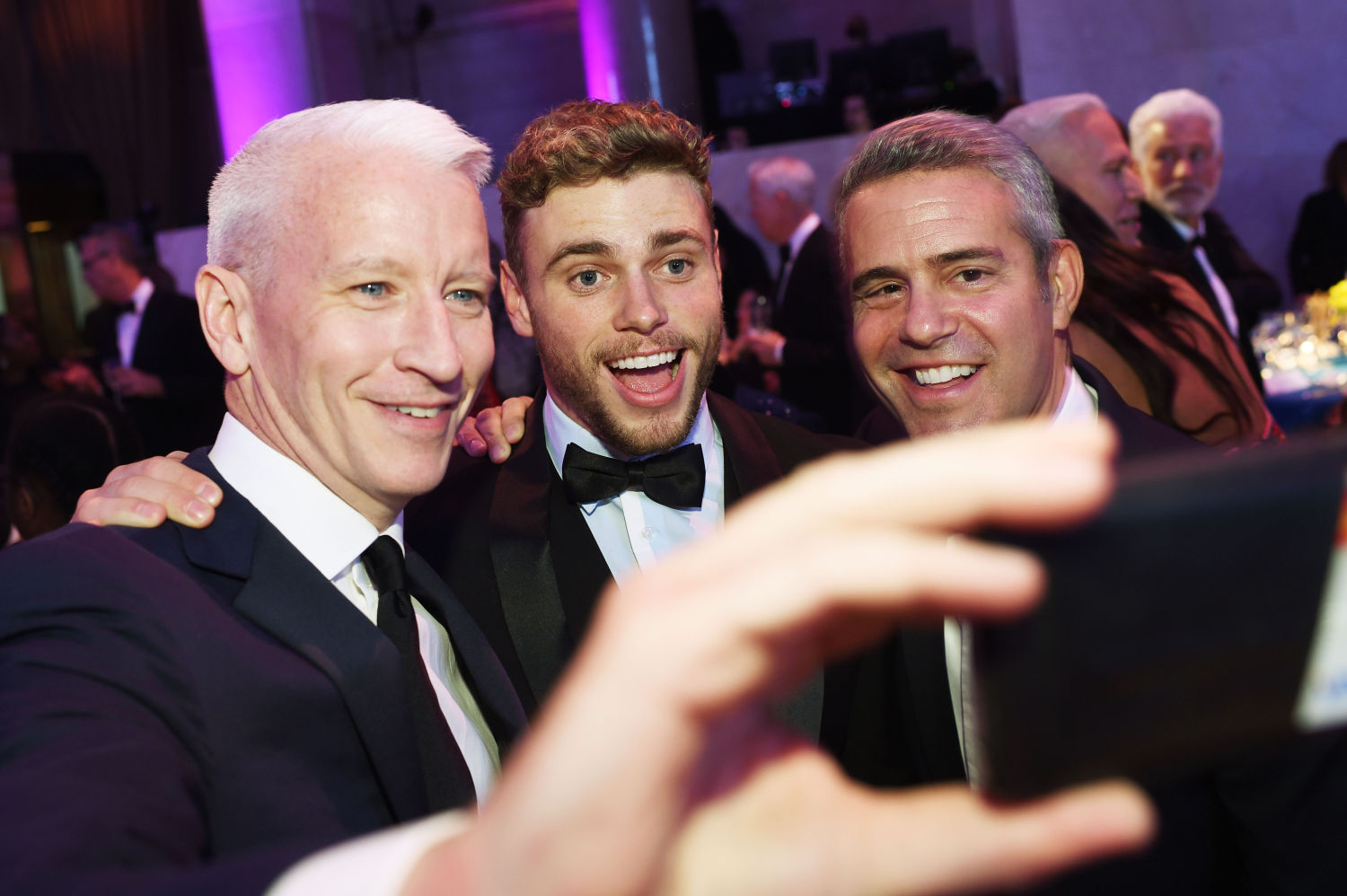 Snapped! Anderson Cooper and boyfriend Benjamin Maisani at Elton John