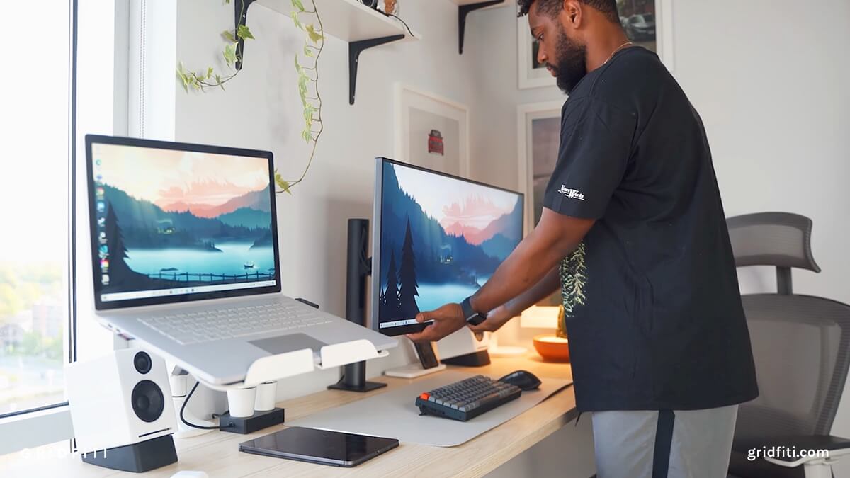 The 8 Best College Desk Setup Ideas for Students (Dorm, Study & More)