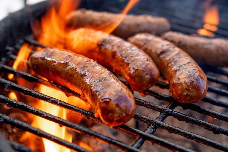 How To Grill Brats On Charcoal? (Easy Guide)