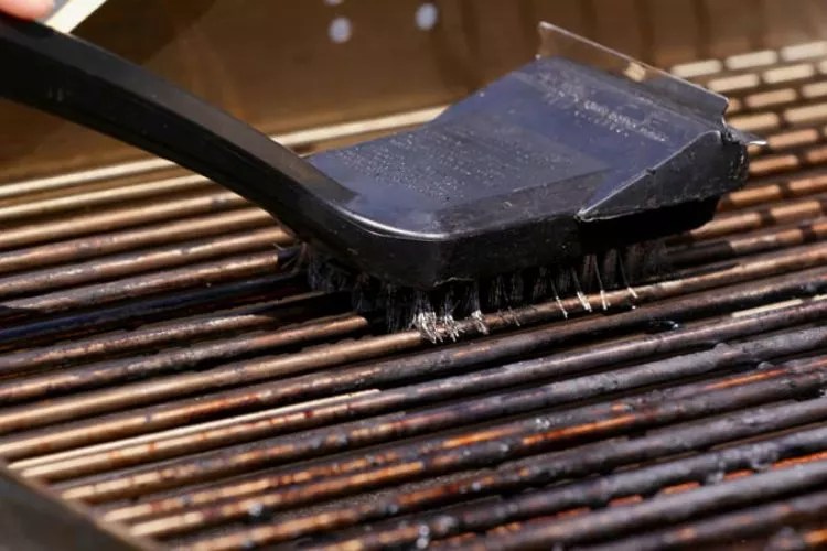 Can You Grill On Rusty Grates? (Expert's Guide)