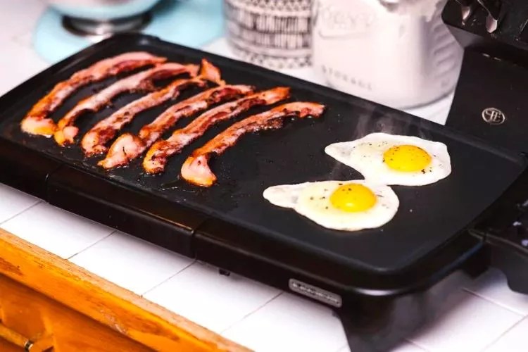 What Temperature To Cook Bacon On A Griddle?