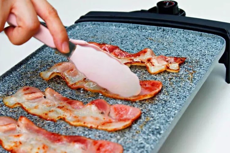 What Temperature To Cook Bacon On A Griddle?