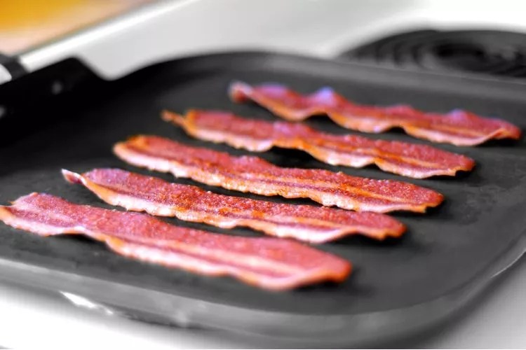 How To Cook Bacon On Blackstone Griddle (Step By Step Guide)