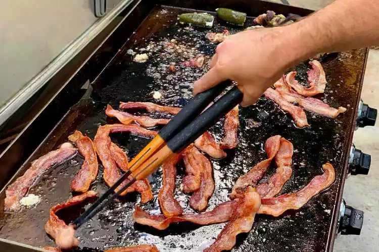 How To Cook Bacon On Blackstone Griddle (Step By Step Guide)