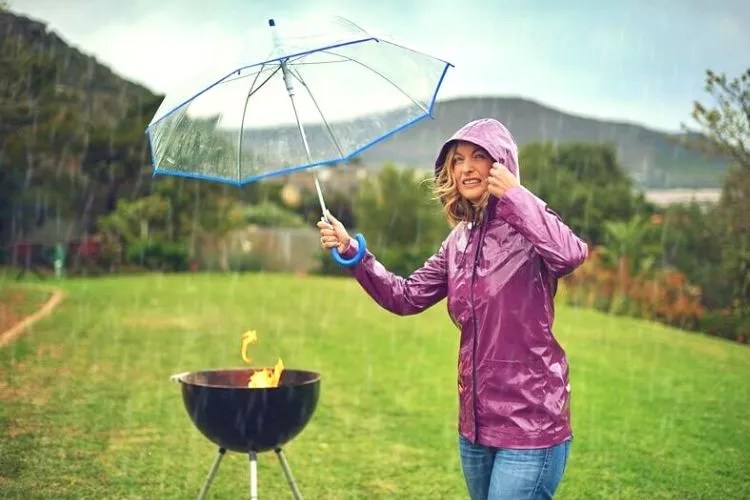 Can You Grill In The Rain? (Expert's Advice)