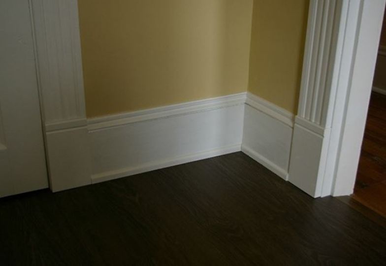 living room baseboards ceiling