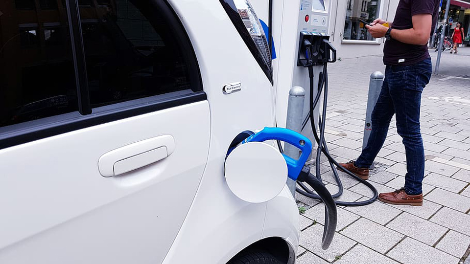 Cost of charging electric car to rise 67 Gript