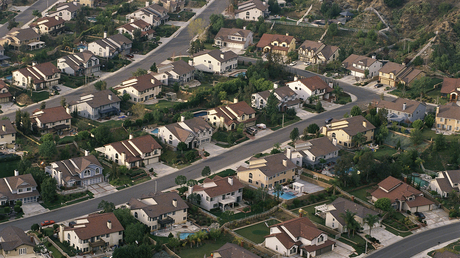 Suburbs of Chicago and San Francisco struggle over who