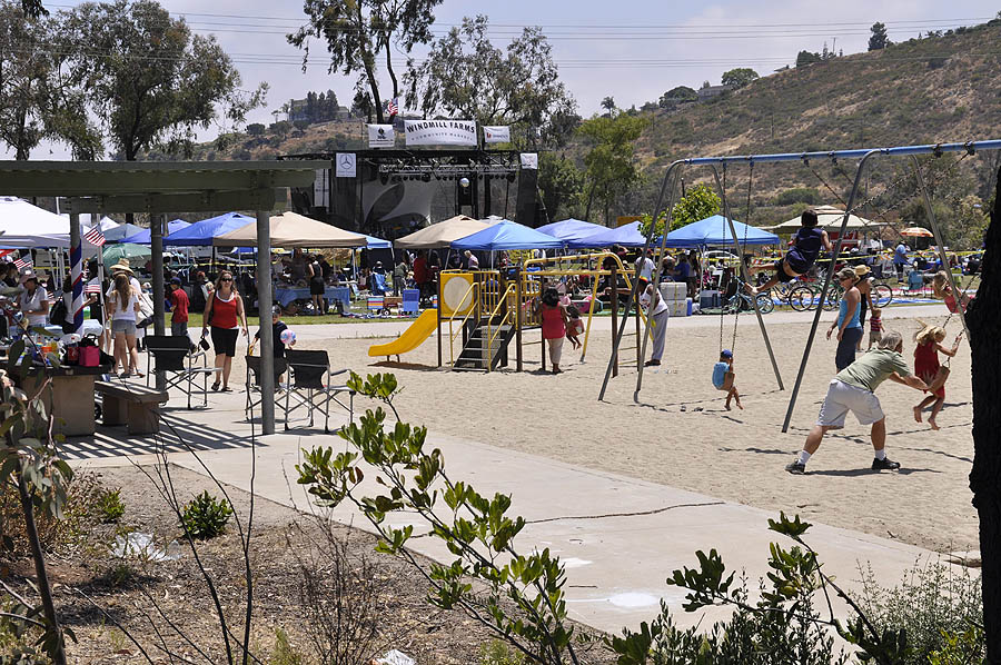 Scenes from the Lake Murray July 4 Music Fest « GrokSurf's San Diego