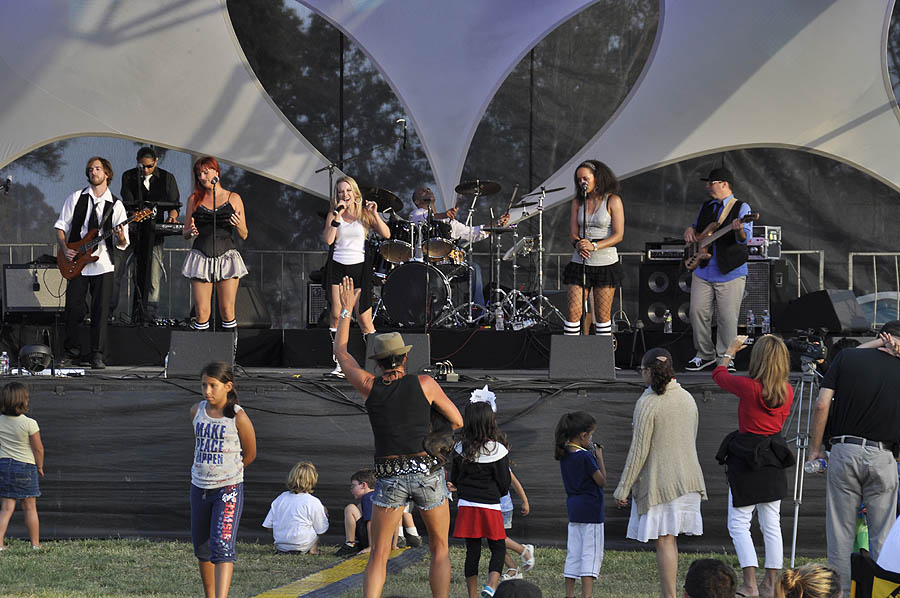 Scenes from the Lake Murray July 4 Music Fest « GrokSurf's San Diego