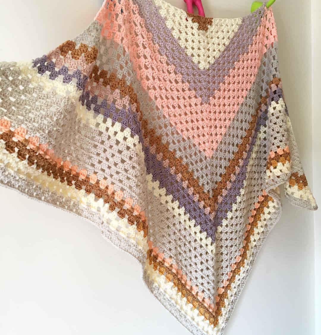 كروشية شال مثلث , اجمل تصميم للشيلان بالكروشيه غرور وكبرياء