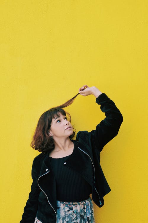 فوائد قص الشعر الطويل , الاهتمام بالشعر عن طريق قصه غرور وكبرياء