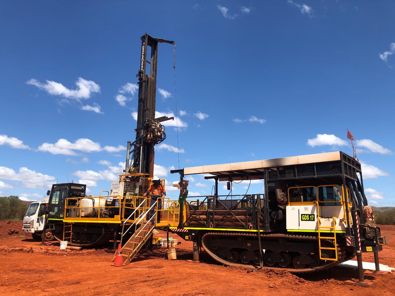 RIG 8 LS600 Large Sonic Diamond Drill Groundwave Drilling Services