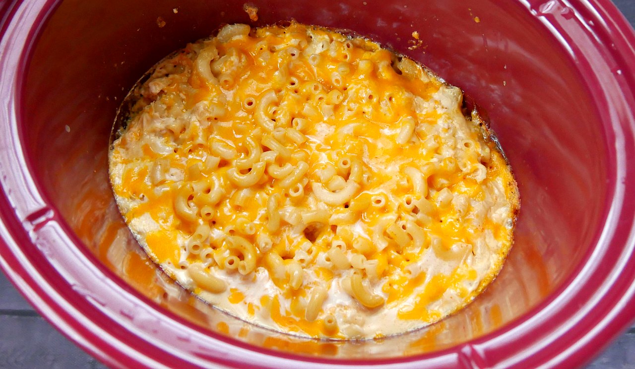 4 Ingredient Slow Cooker Mac and Cheese Recipe