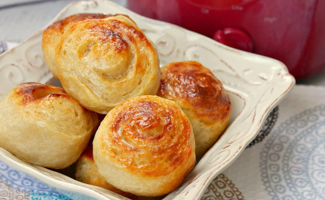 Easy Slow Cooker Bread Dinner Rolls