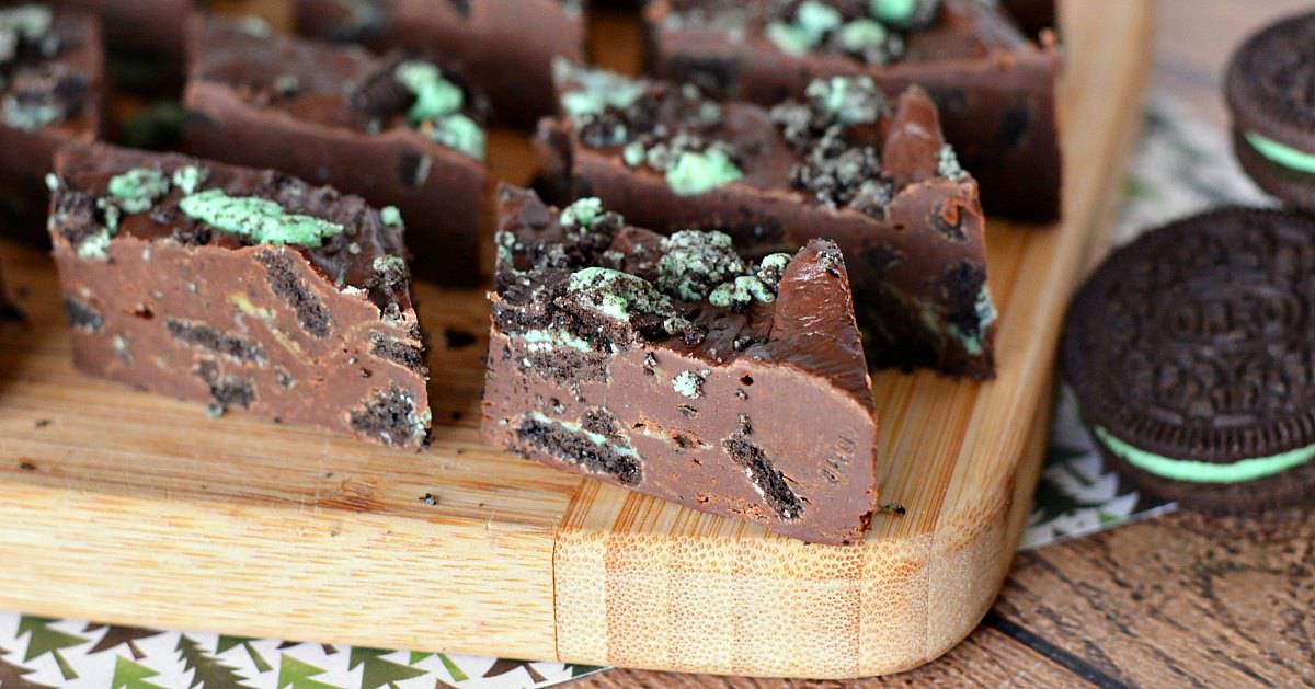 Easy Chocolate Mint Oreo Fudge Recipe