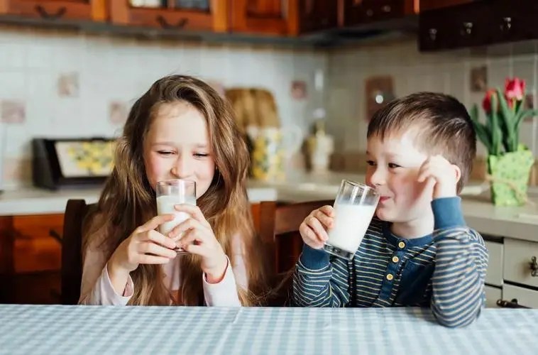Drinking milk before bed benefits for male and female GrowMoreHealth
