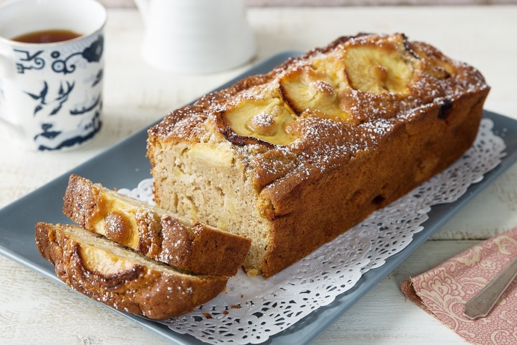 A Moist & Delicious Apple Sponge Pound Cake Recipe!