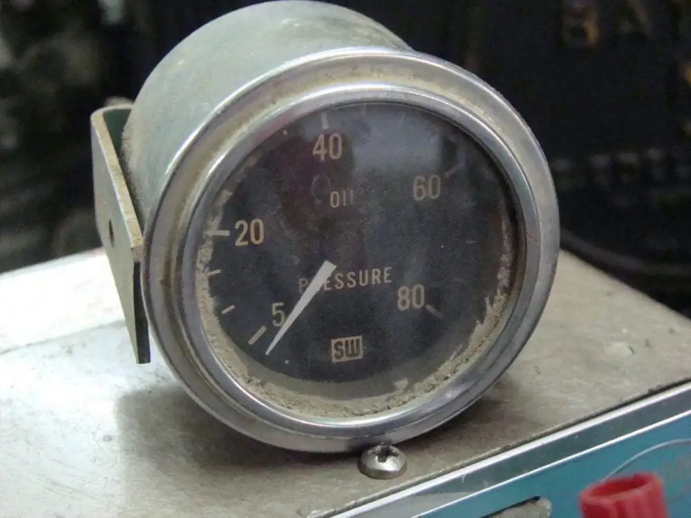Stewart Warner Vintage Oil Pressure Gauge, 580 PSI Vintage Ford