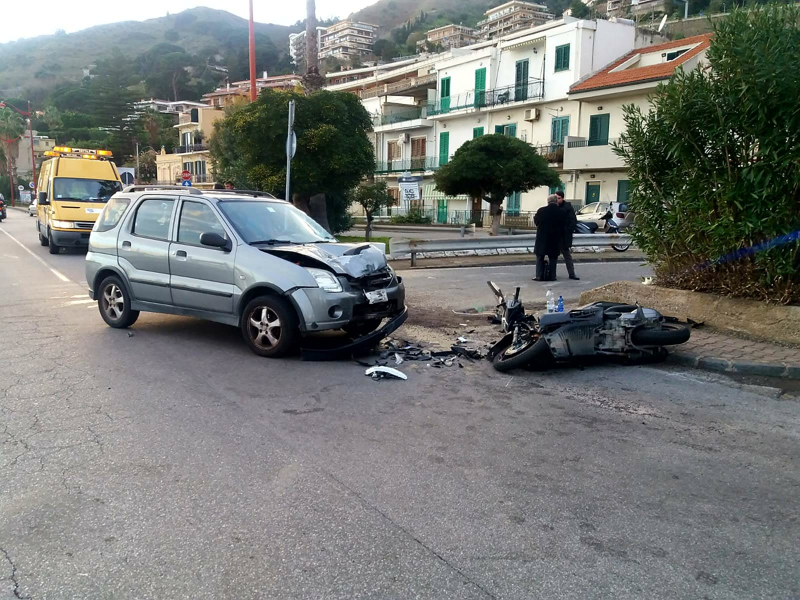 Incidente a Messina, scontro tra auto e scooter due feriti Gazzetta