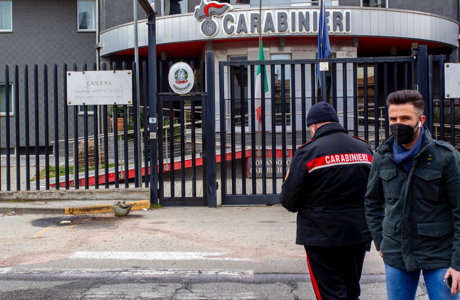 Uomo si dà fuoco, indagine Asp Cosenza su diffusione foto Gazzetta