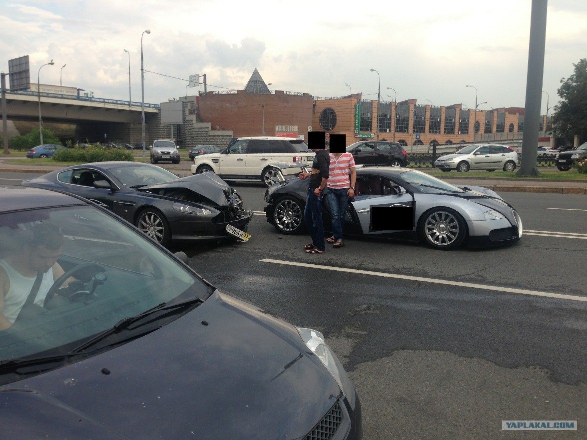 Car Crash Aston Martin DB9 Rear Ends Bugatti Veyron