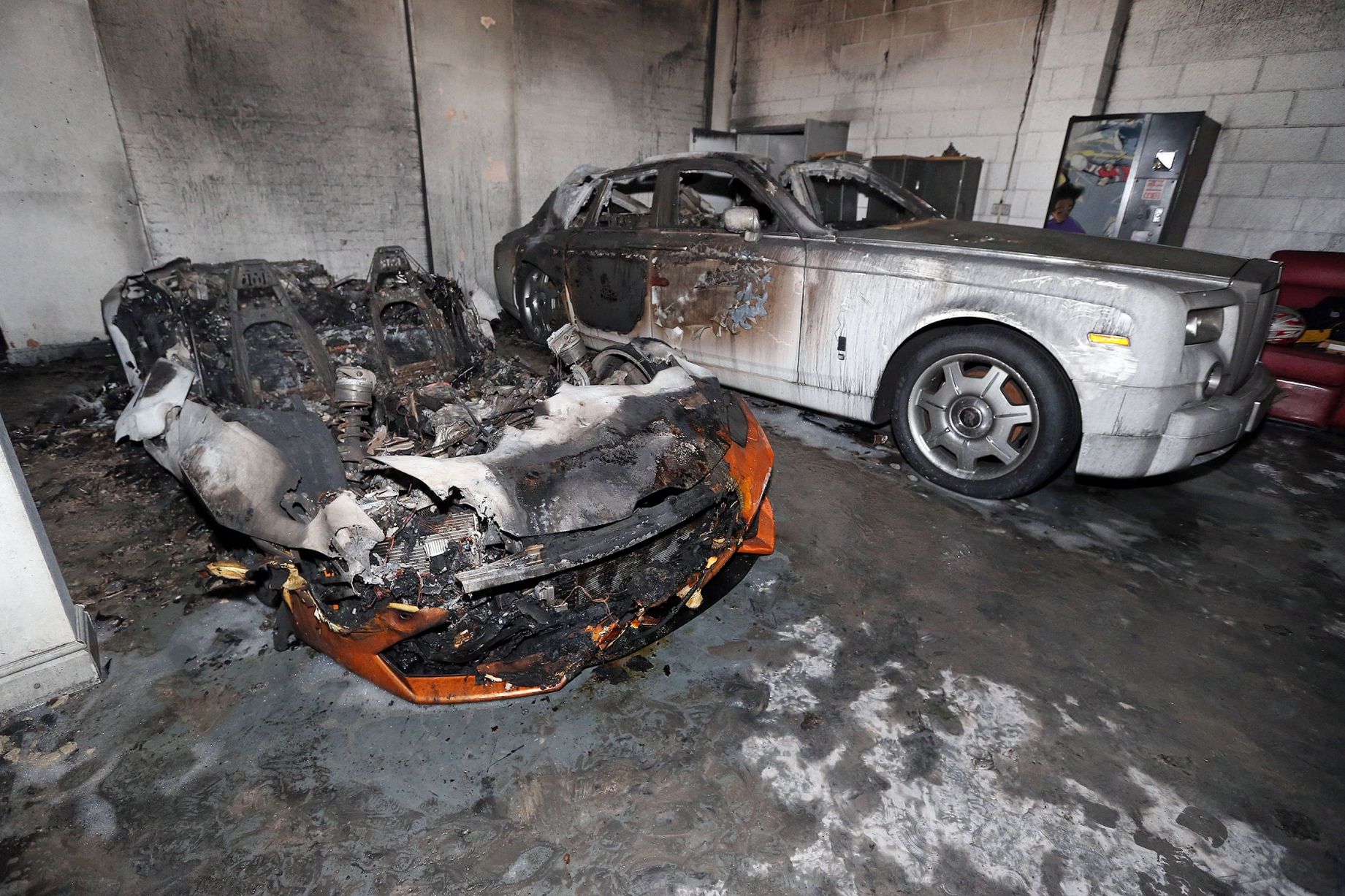 Huracan and two RollsRoyces Destroyed in UK Factory Fire