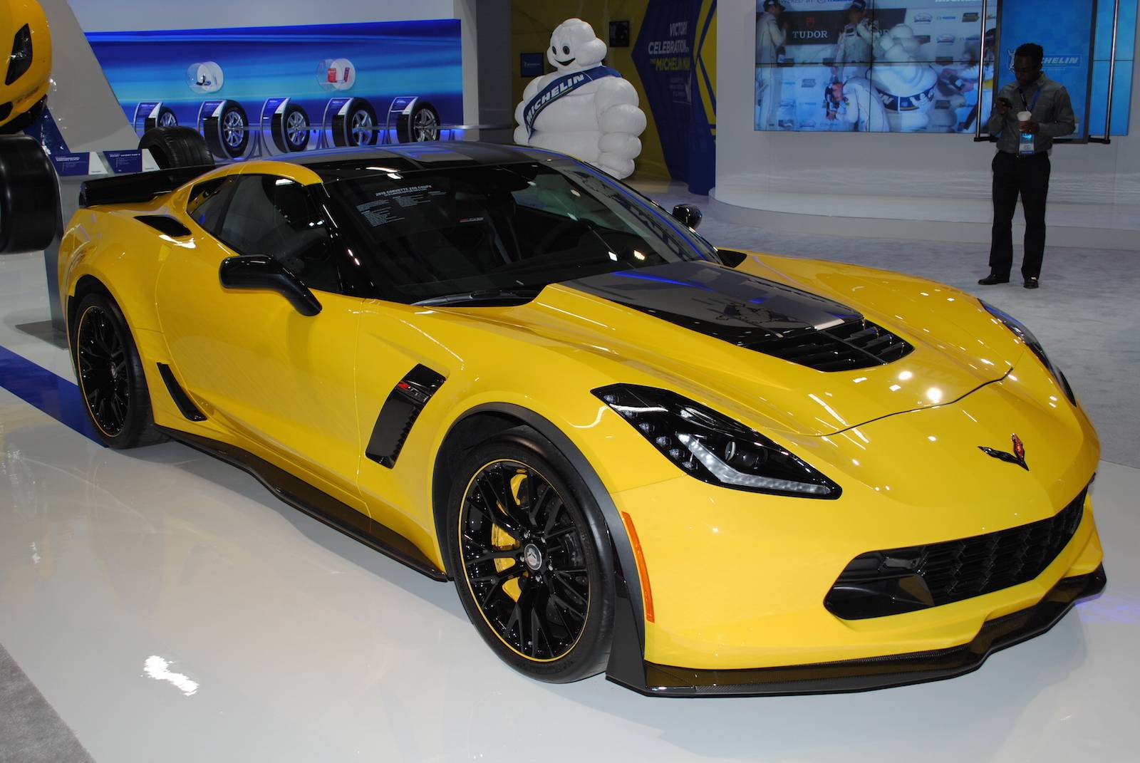 Base price $79,495 coupe $83,495 convertible epa vehicle class coupe with removable roof panel or convertible new for 2018. Detroit 2016 Chevrolet Corvette Z06 C7 R Edition Gtspirit