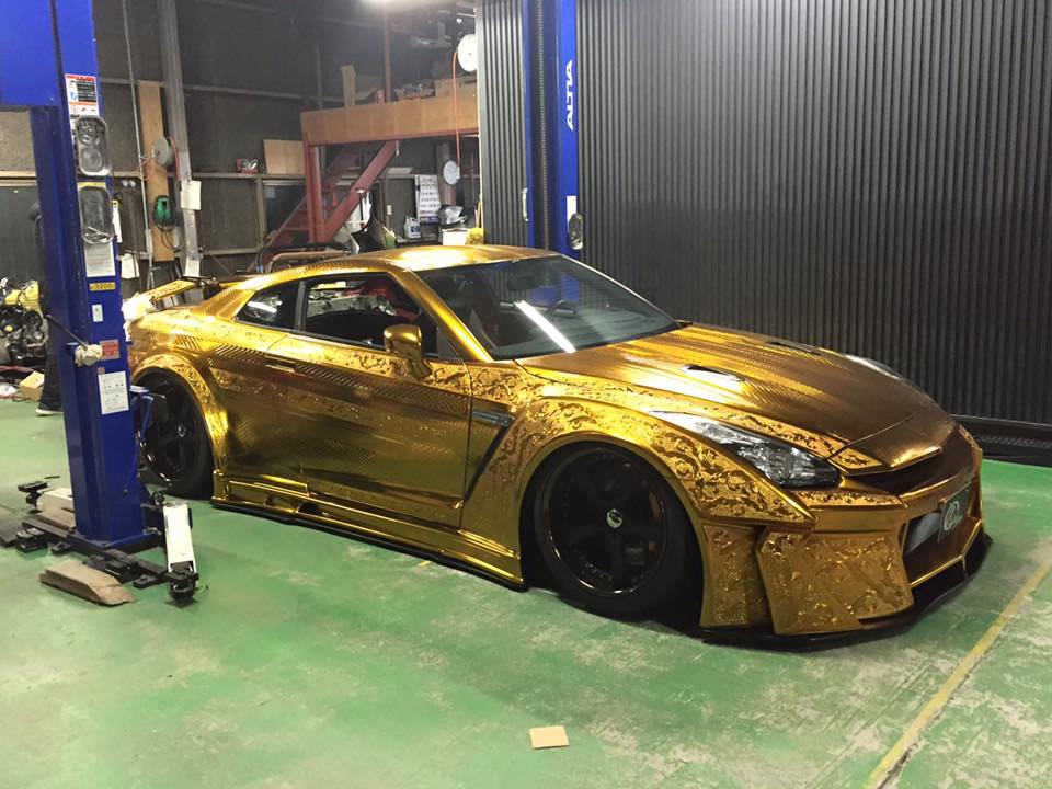 Kuhl Racing Reveals Gold Plated Nissan GTR at Tokyo Auto Salon 2016