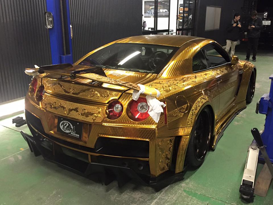 Kuhl Racing Reveals Gold Plated Nissan GTR at Tokyo Auto Salon 2016