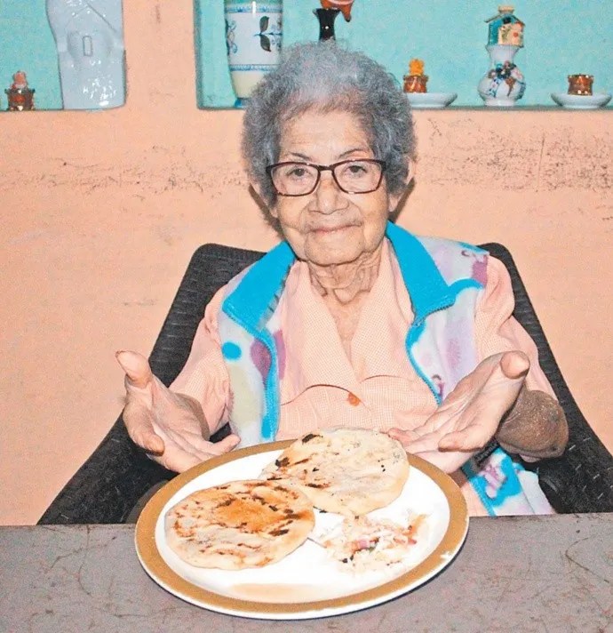 Pupusería Madrid Pupusas en comal en Santa Ana Guanacos