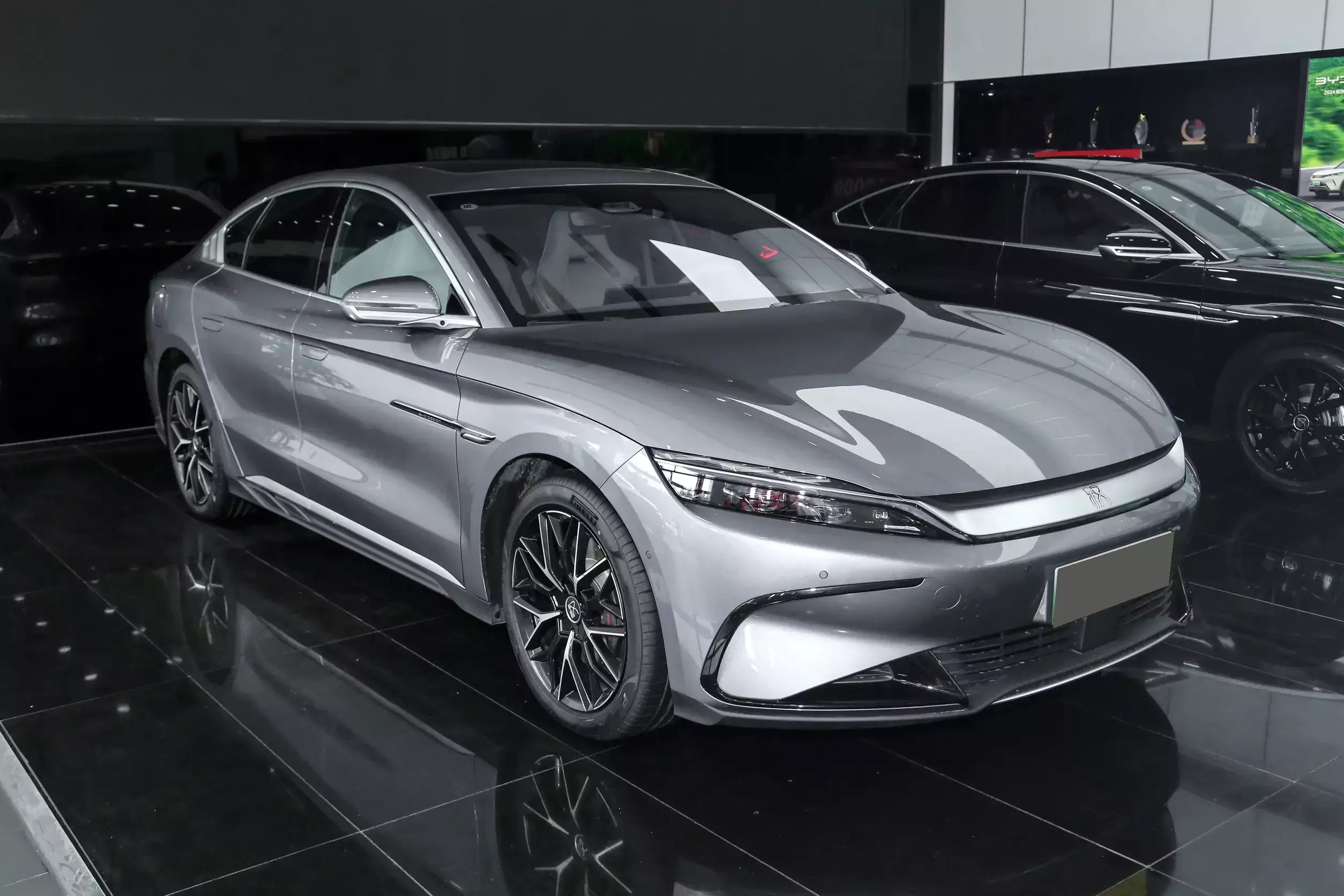 10 Best Electric Cars in the UAE You Can Buy Today (2024 Update