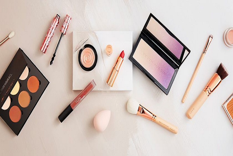 Tips Aman Saat Menggunakan Tester Makeup