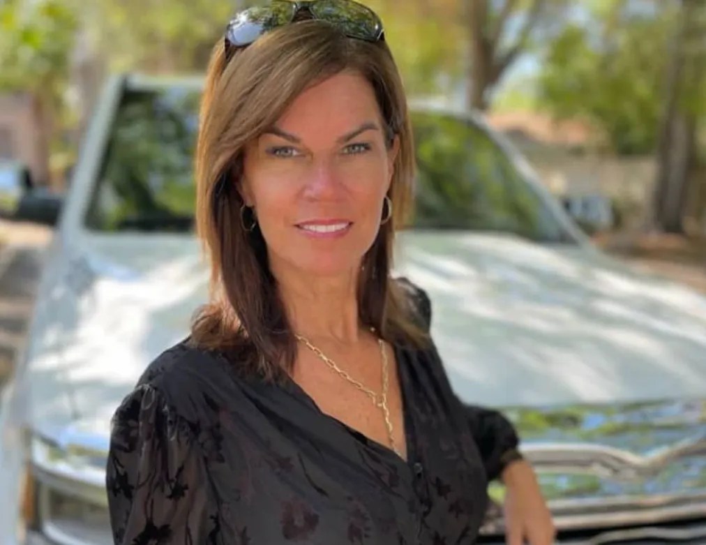 Mary Burke Age Exploring the Secrets Behind Her Timeless Beauty(04)