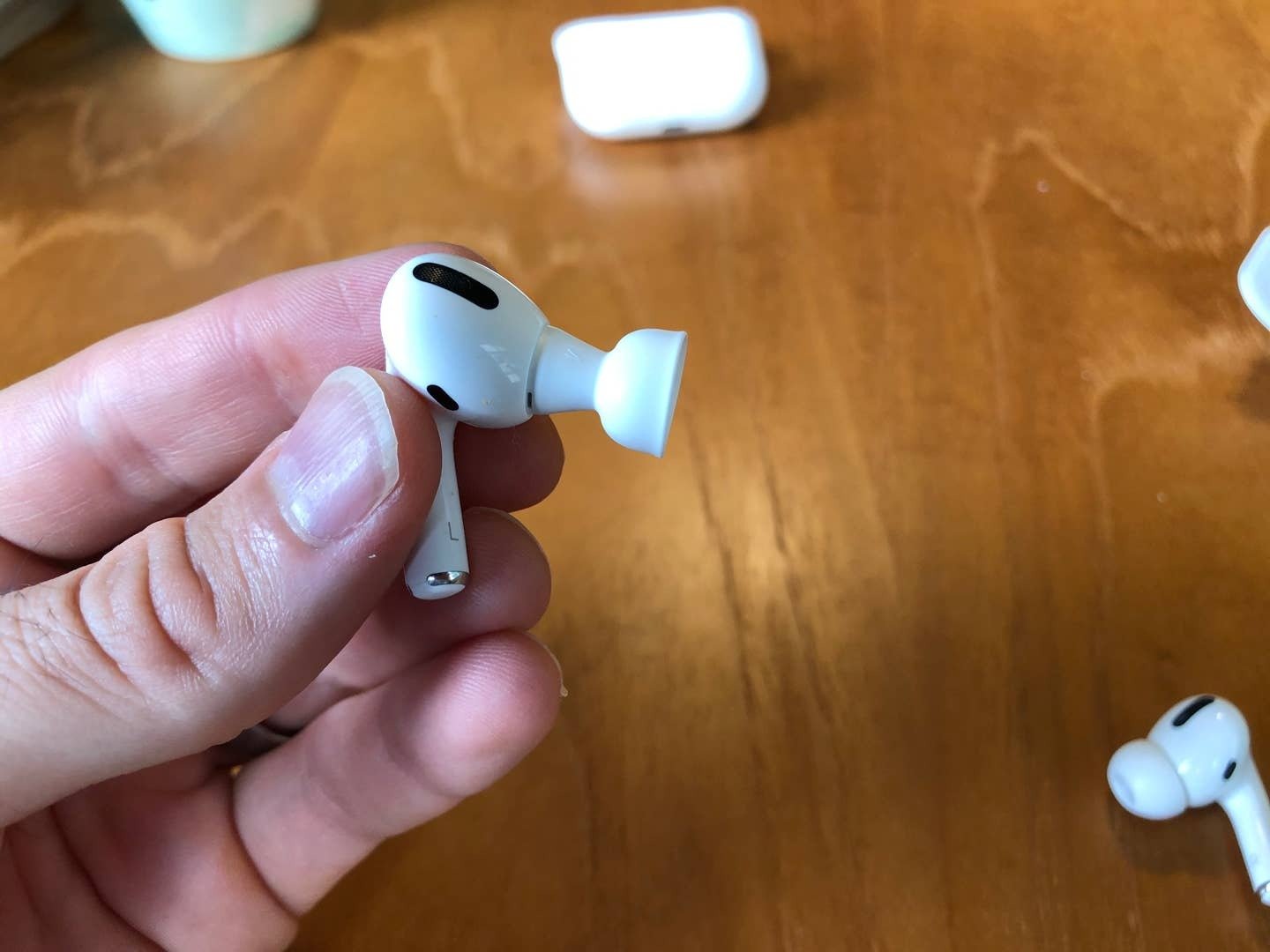 How To Wear AirPods Pro Properly, So They Don't Fall Out Techuncode