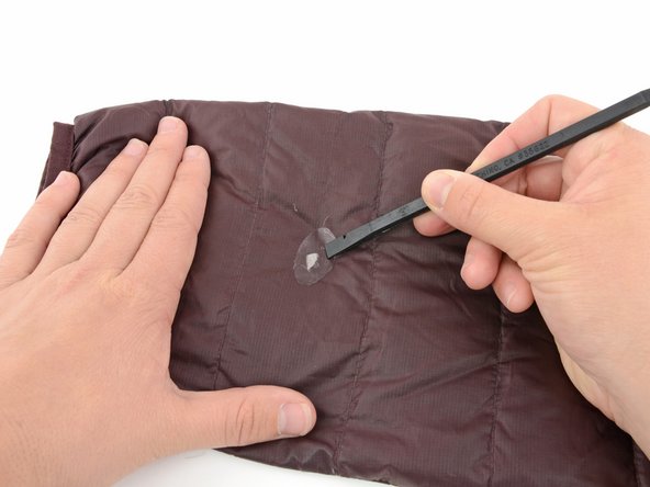 Cómo Poner Un Parche A Un Chaquetón De Plumas "Patagonia" Con Cinta Autoadhesiva - Guía De Reparación Ifixit