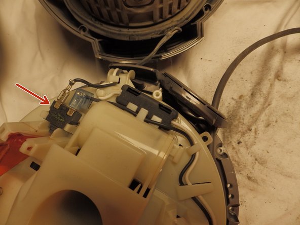 Чистка HEPA-фильтра Dyson DC52 - HD01