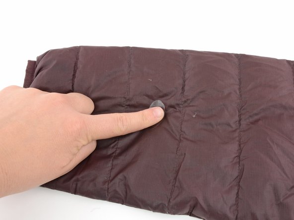Cómo Poner Un Parche A Un Chaquetón De Plumas "Patagonia" Con Cinta Autoadhesiva - Guía De Reparación Ifixit