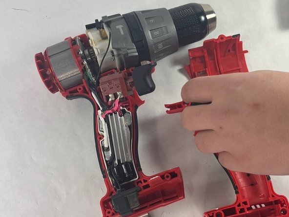 Замена переключателя управления Milwaukee 2704-20 - HD01