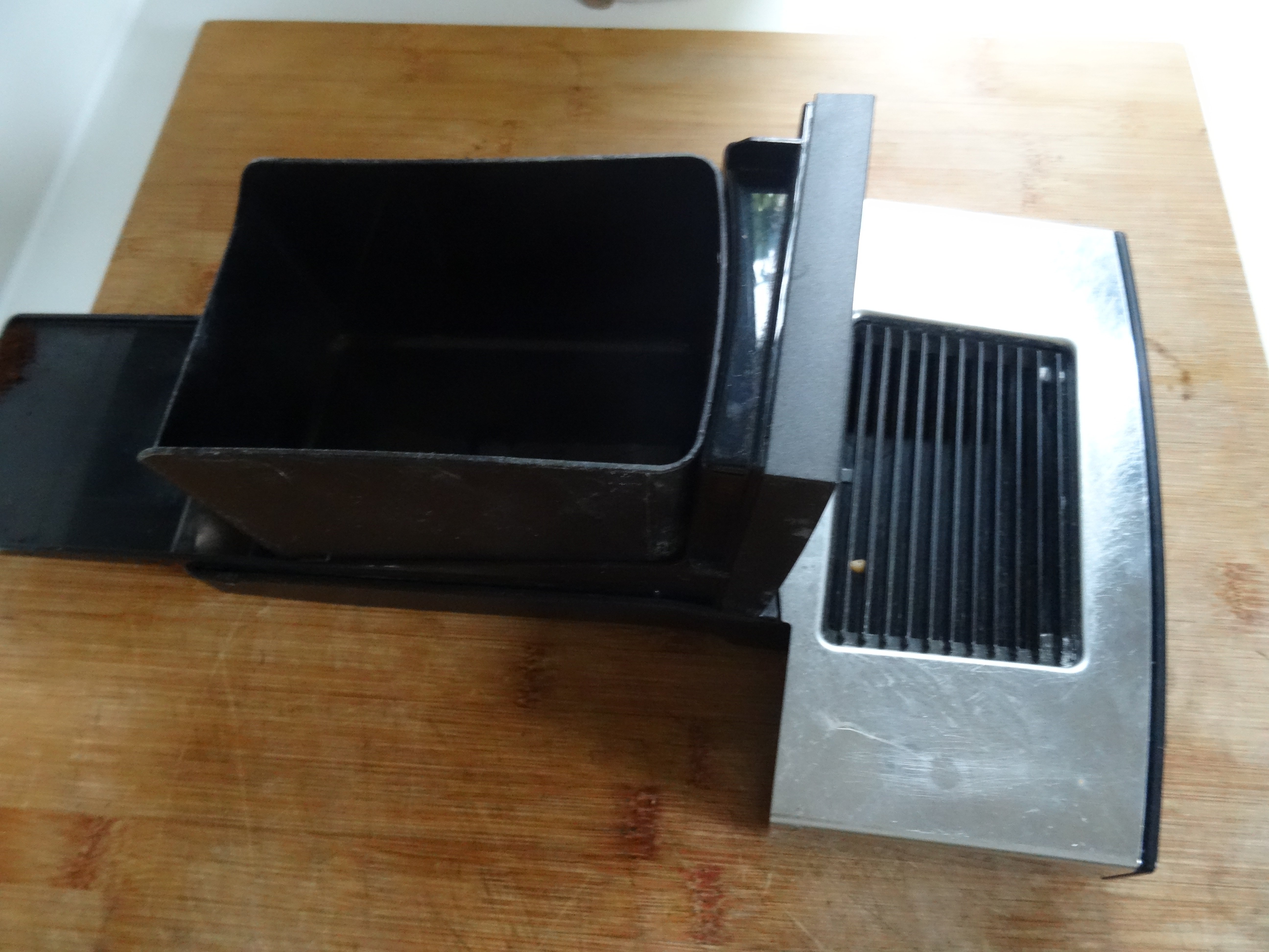 How to clear the blockage in the grounds container of your Jura coffee