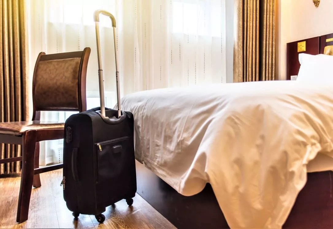 Price Comparision on Flights and Hotels with Altitude Flights