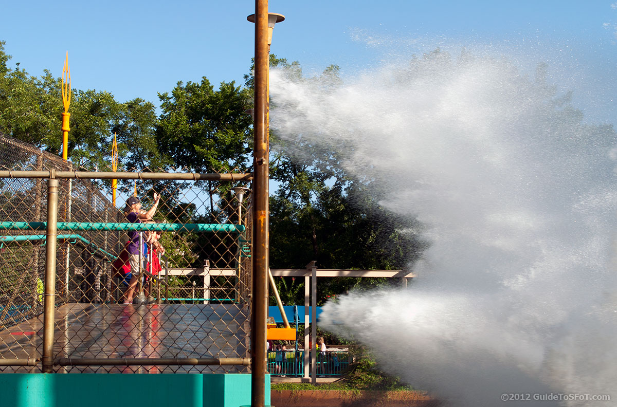 Aquaman Splashdown Ride Guide to Six Flags over Texas
