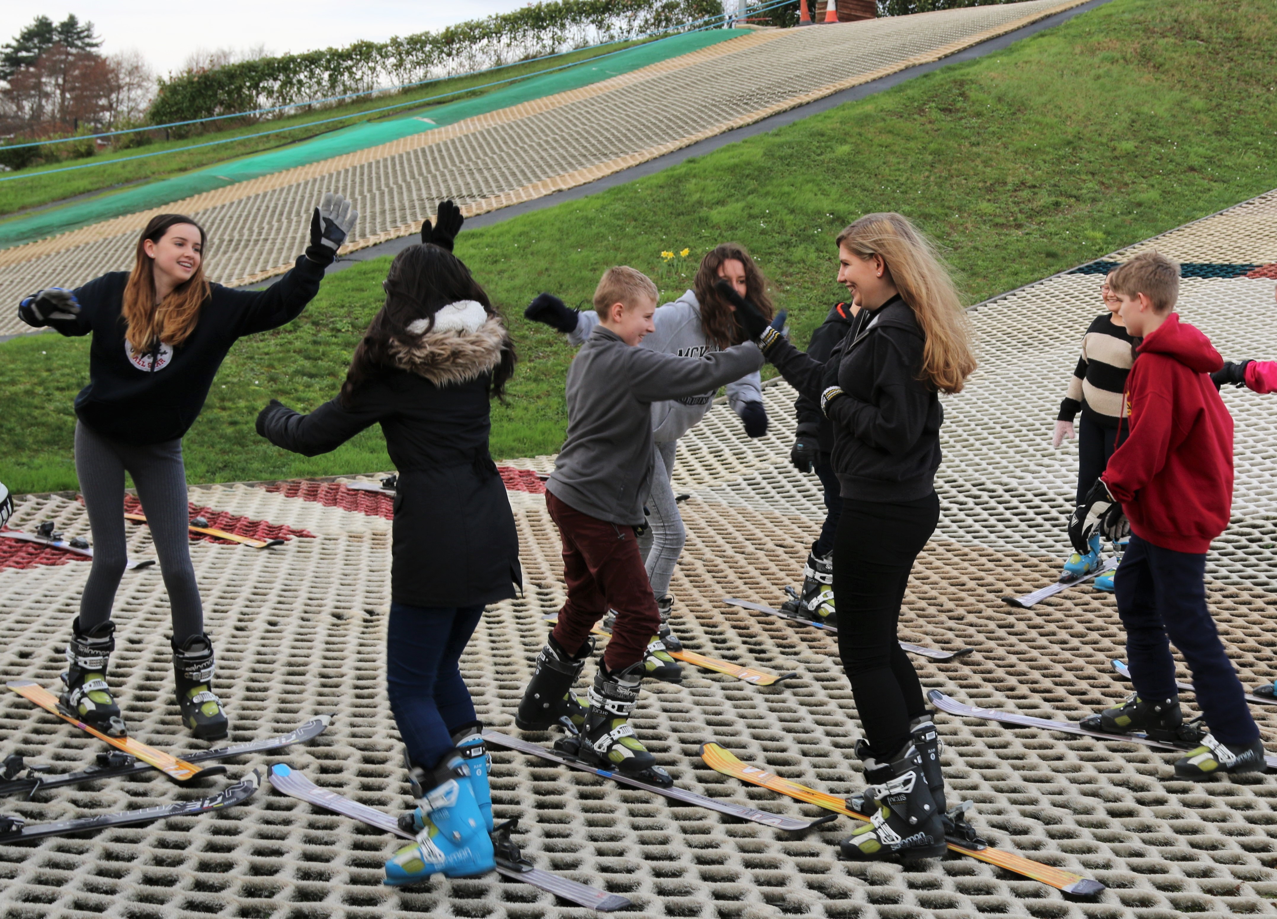 Skiing guildfordskislope.co.uk