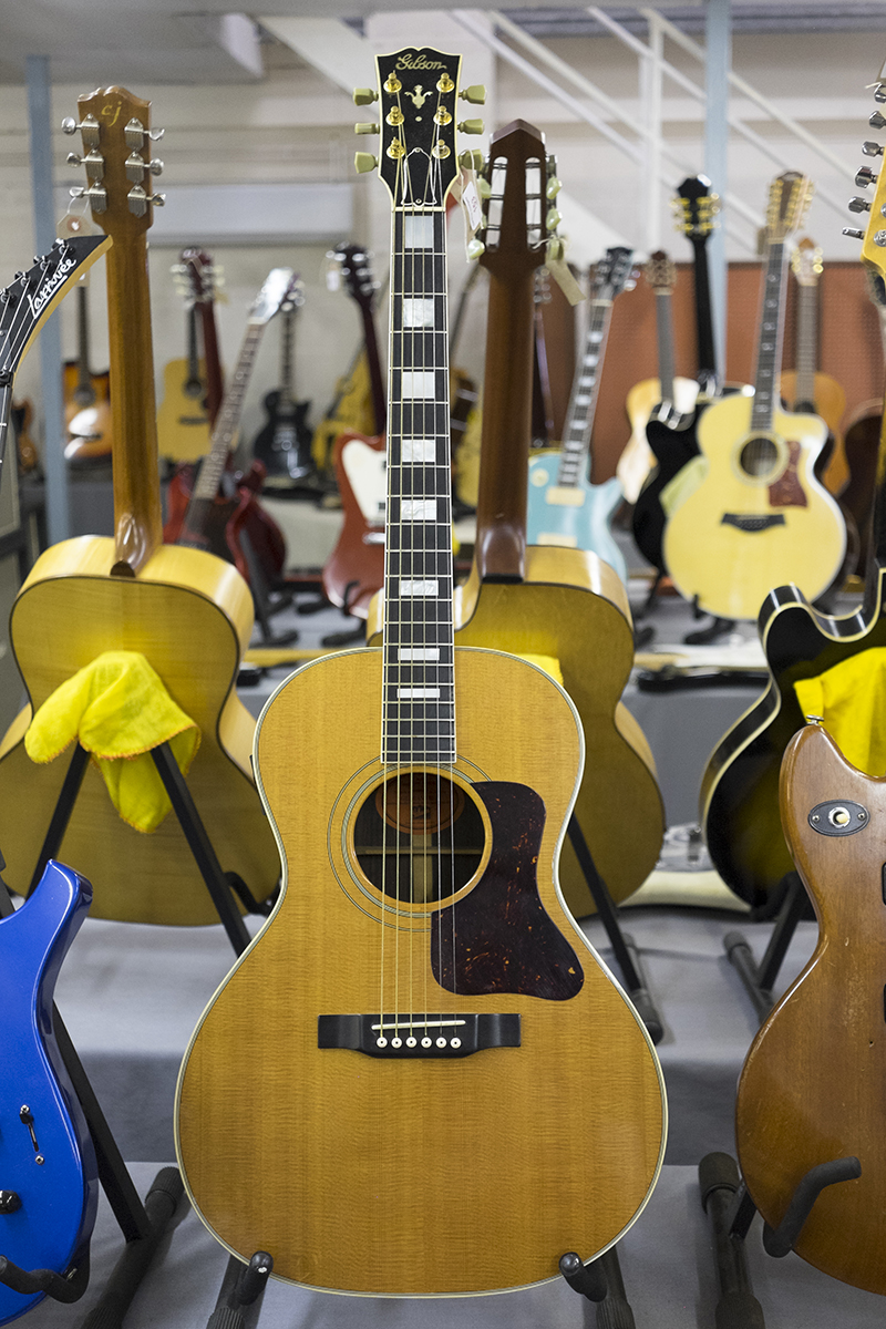 In Pictures Gardiner Houlgate Guitar Auction, September 2017