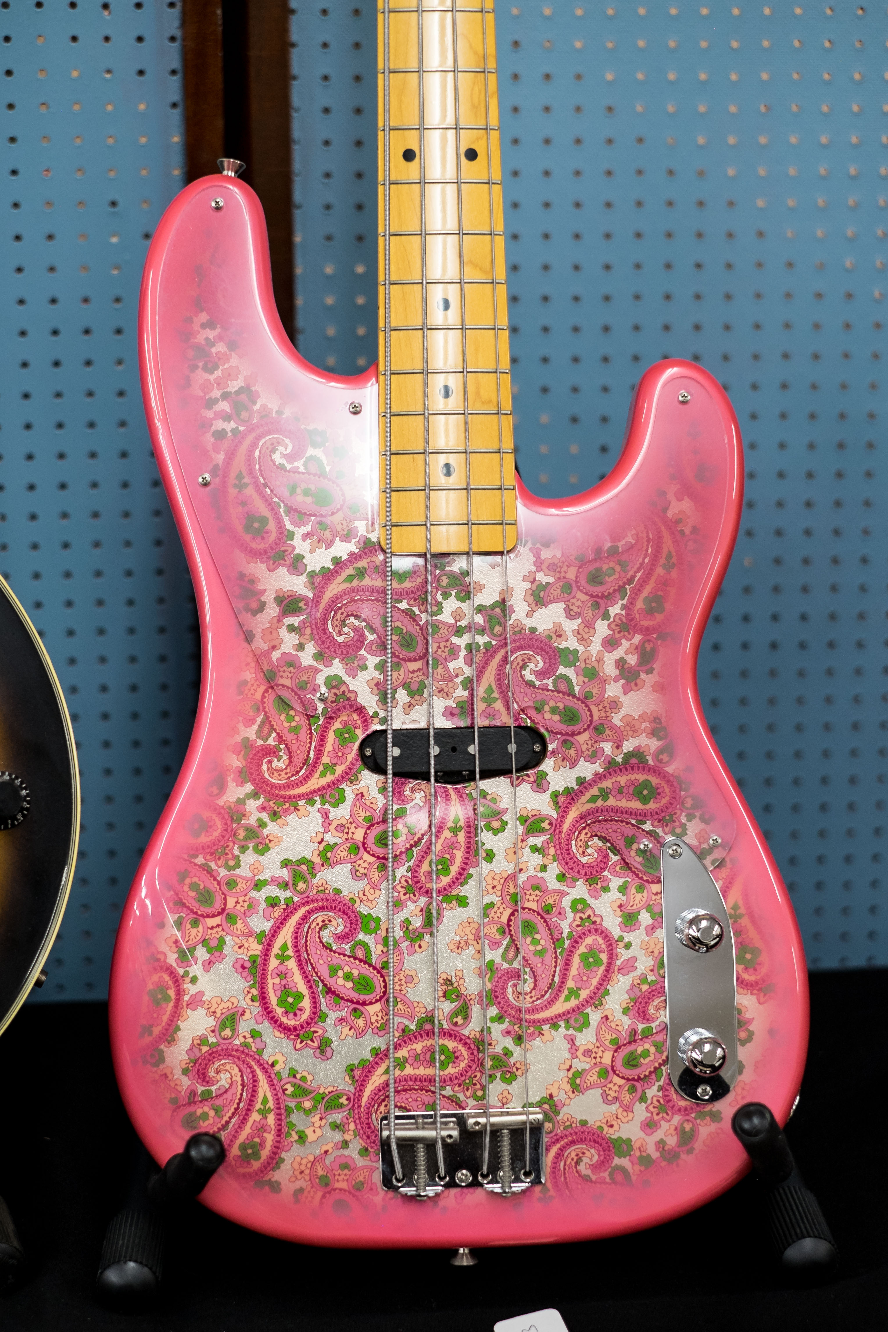 In Pictures Gardiner Houlgate Guitar Auction, September 2018