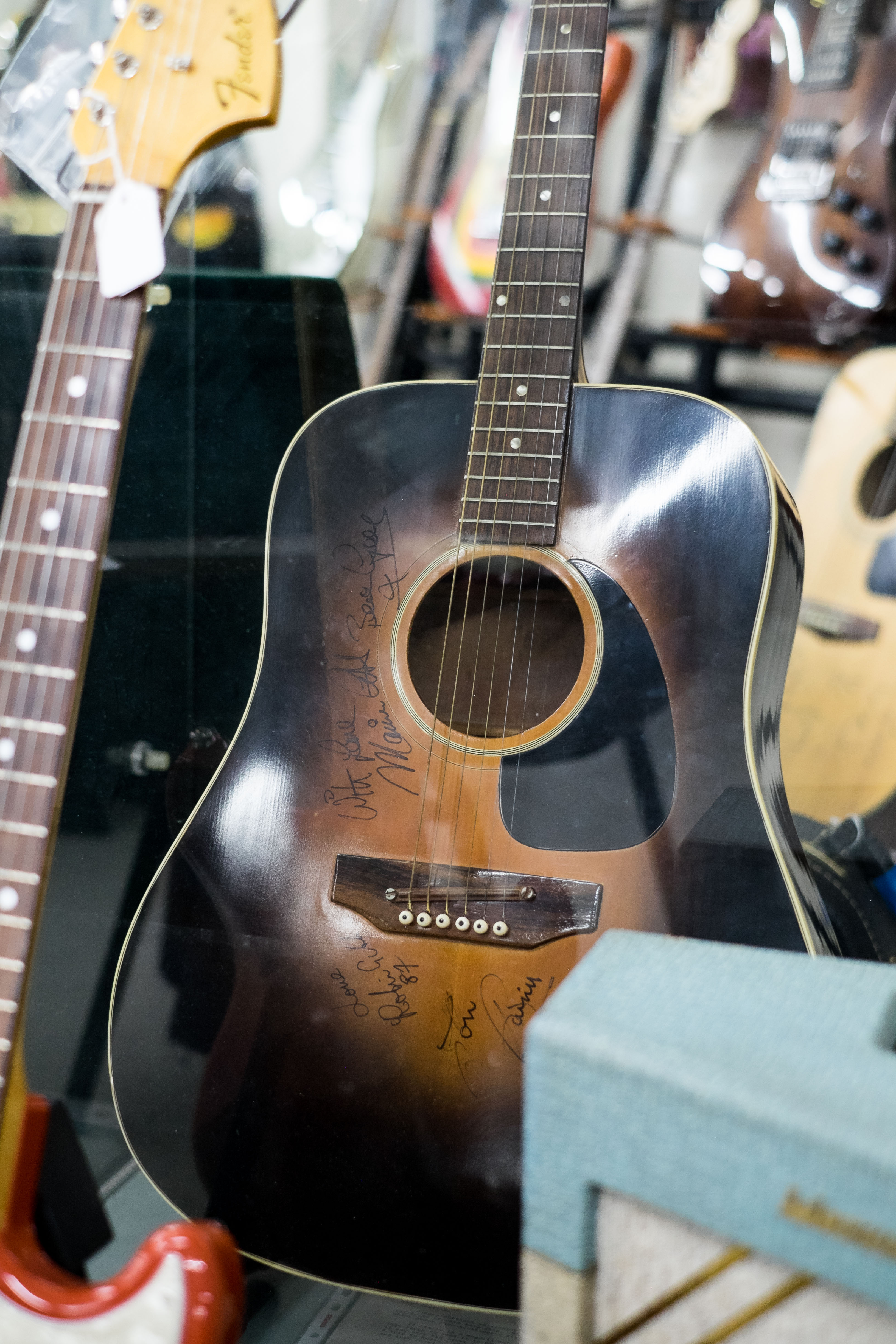 In Pictures Gardiner Houlgate Guitar Auction, September 2018