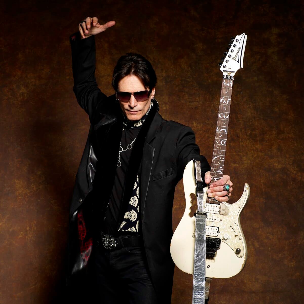 Interview Steve Vai on the Ibanez JEM JR, his first gig and more