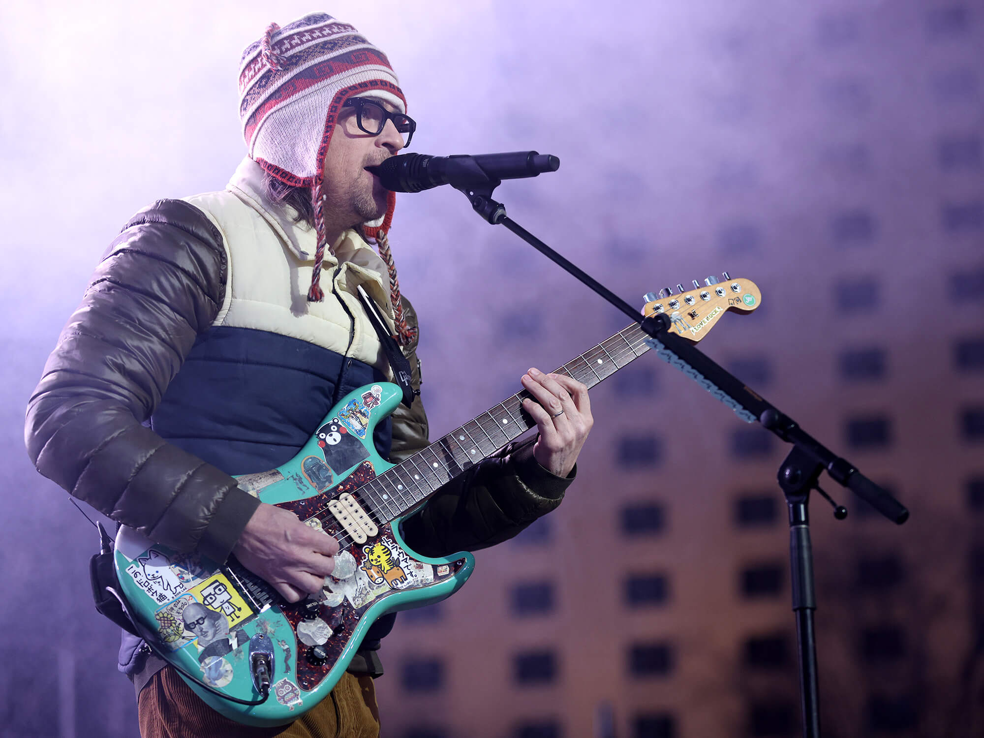 Rivers Cuomo offers alternative to Spotify amid controversy a Weezer
