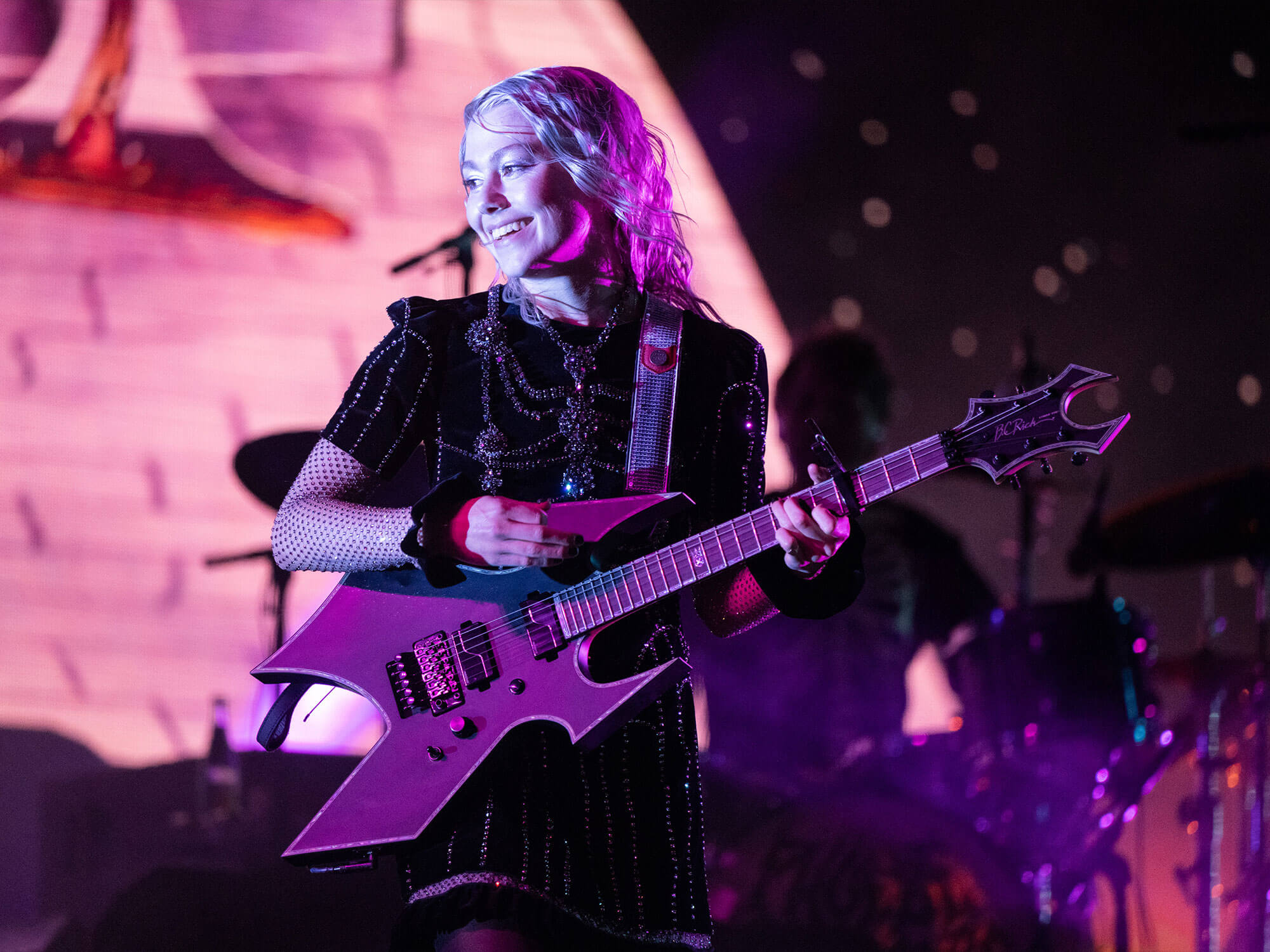 Phoebe Bridgers shares her abortion story “Everyone deserves that kind