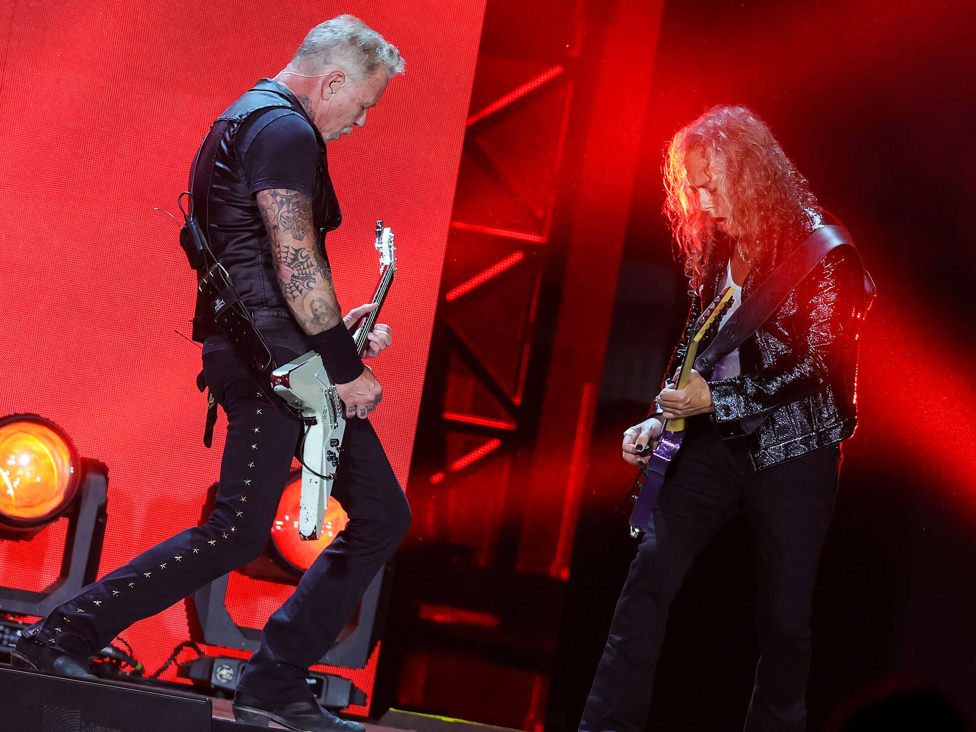 James Hetfield and Kirk Hammett spotted in the crowd rocking out with